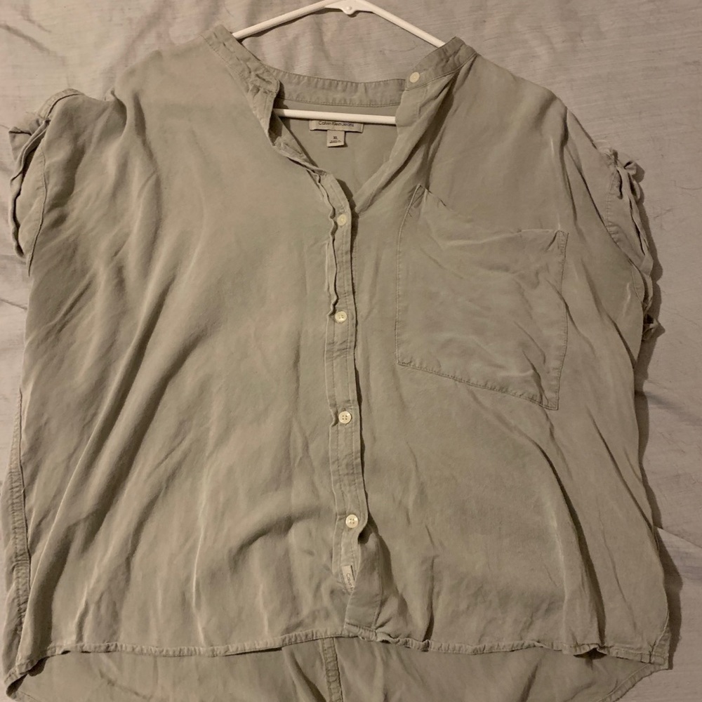 Short sleeve button down